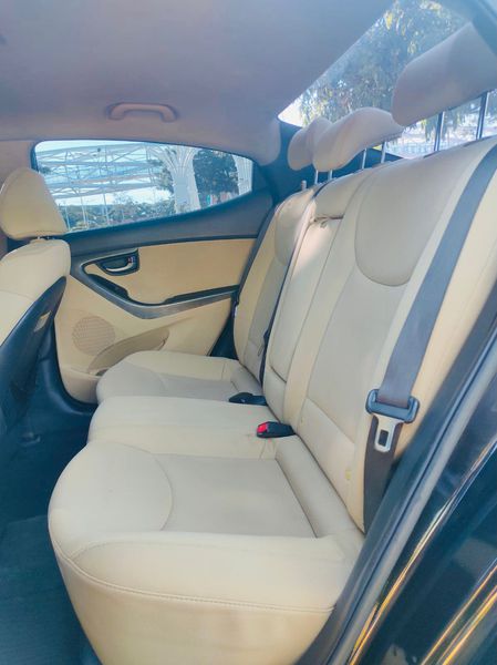 Hyundai Elantra • 2012 • 123,456 km 9