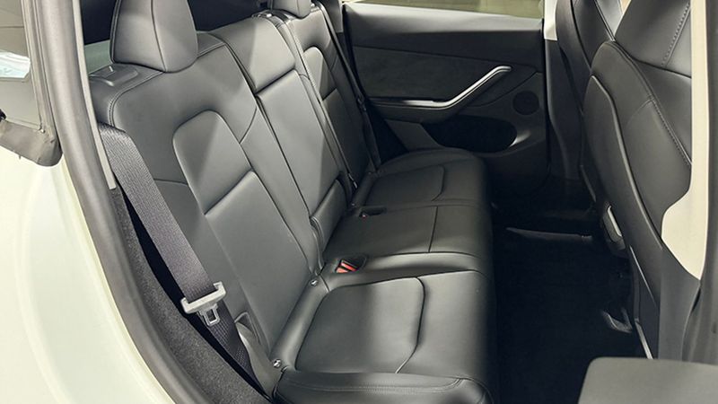 Tesla Model Y • 2023 • 9,294 km 6