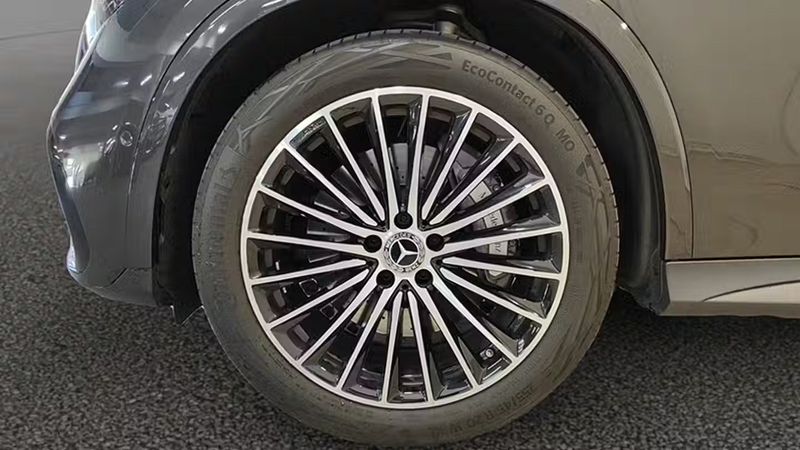 Mercedes-Benz GLC • 2022 • 27,299 km 12