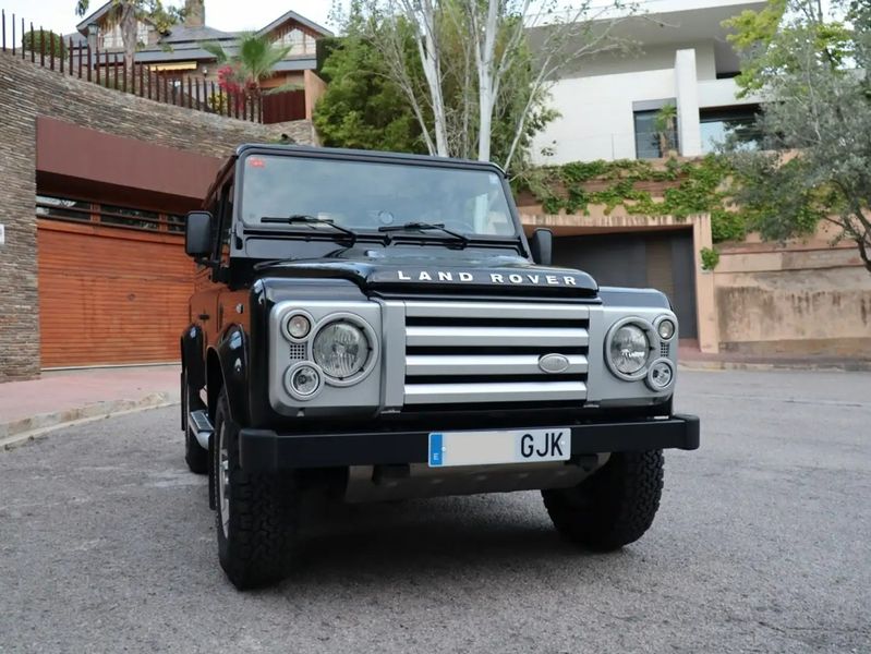 Land Rover Defender • 2008 • 118,000 km 8