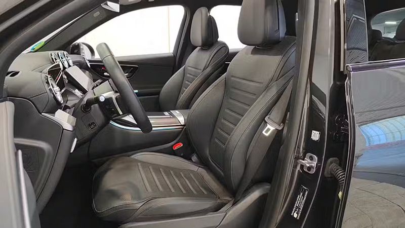 Mercedes-Benz GLC • 2022 • 27,299 km 13