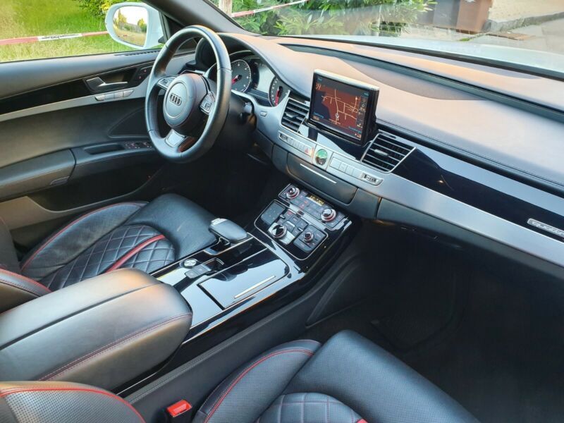 Audi A8 • 2015 • 108,000 km 11