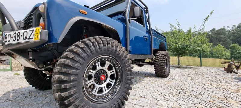 Land Rover Defender • 2001 • 80,000 km 3
