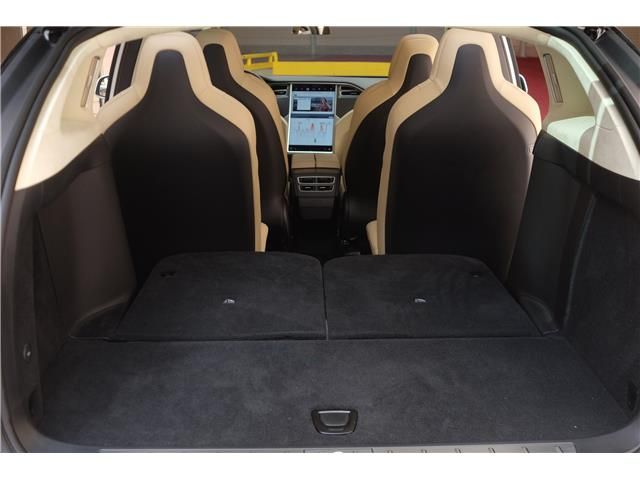 Tesla Model X • 2017 • 128,000 km 6