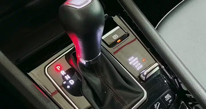 Jeep Compass • 2024 • 14,181 km 3