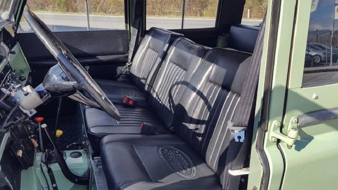 Land Rover Defender • 1971 • 118,000 km 7