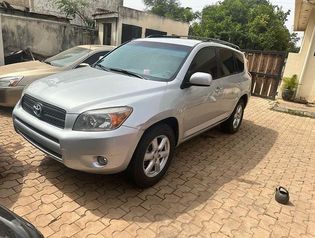 Toyota RAV4 • 2010 • 34 km 1