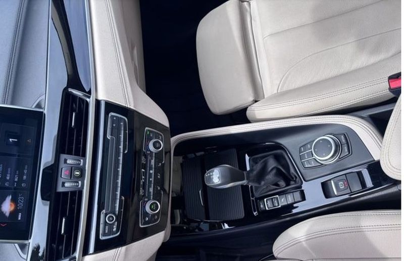 BMW X1 • 2021 • 40,000 km 3