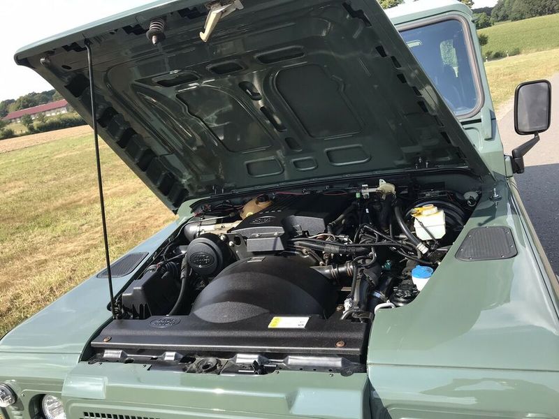 Land Rover Defender • 2012 • 75,000 km 6