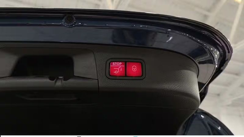 Mercedes-Benz GLA • 2020 • 23,622 km 13