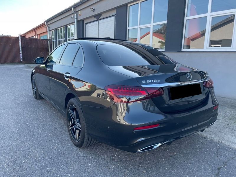 Mercedes-Benz E • 2021 • 18,200 km 3