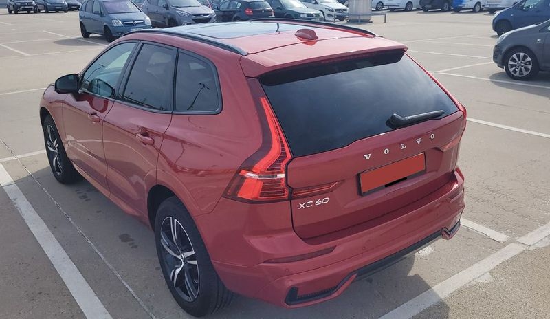 Volvo XC60 • 2021 • 40,000 km 2
