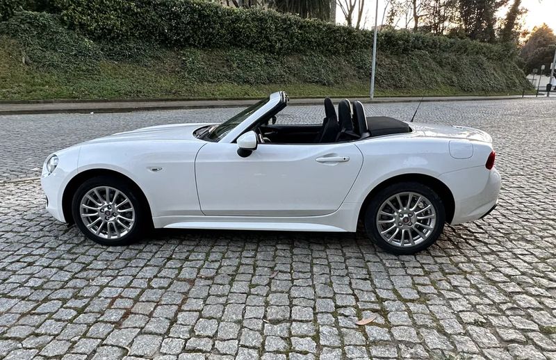 Fiat 124 Spider • 2018 • 10,679 km 2