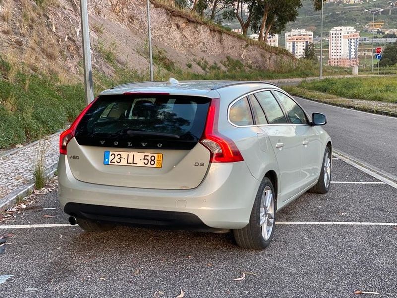 Volvo V60 • 2009 • 129,000 km 2