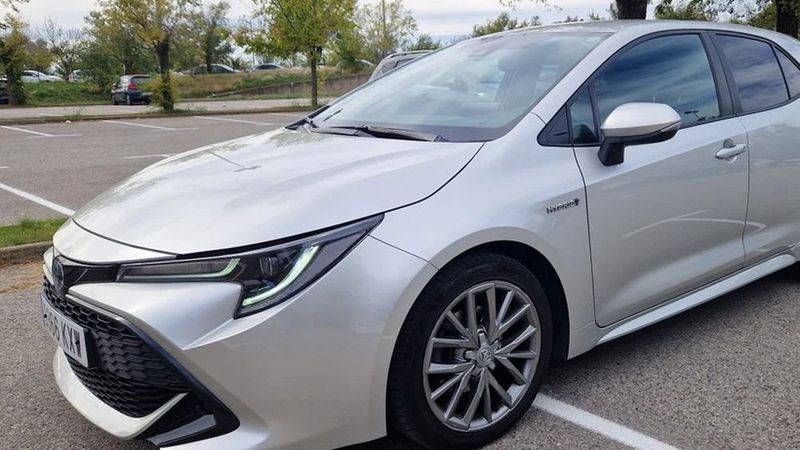 Toyota Corolla Hybrid • 2019 • 102,000 km 12