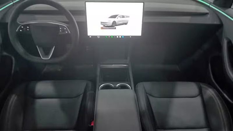 Tesla Model 3 • 2024 • 6,870 km 9