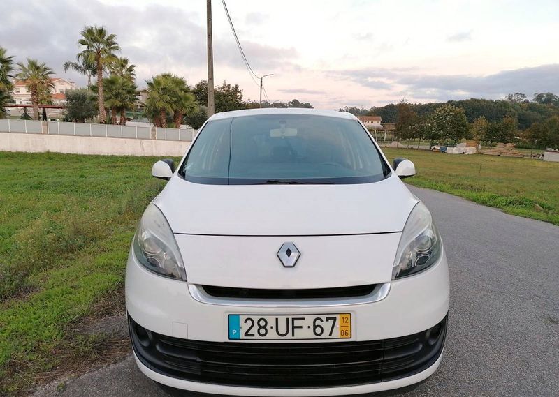 Renault Grand Scenic • 2012 • 190,000 km 1