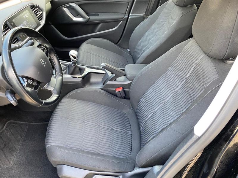 Peugeot 308 • 2016 • 124,000 km 2