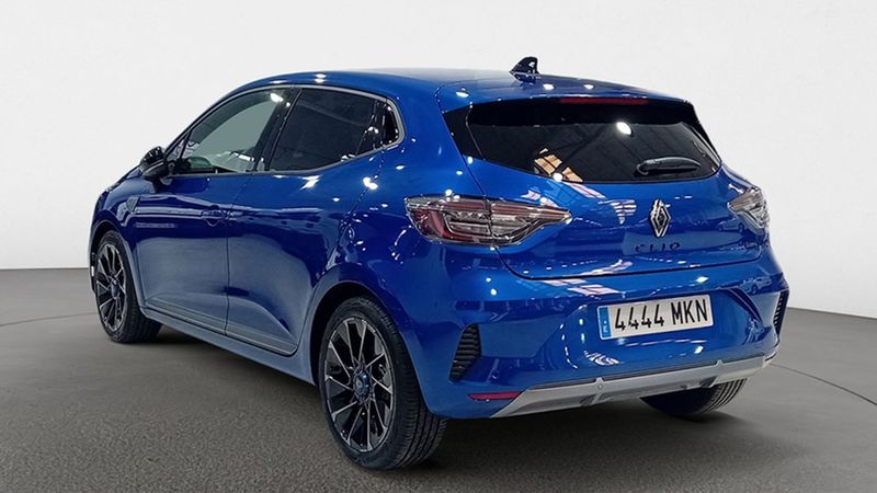 Renault Clio • 2023 • 10,831 km 4