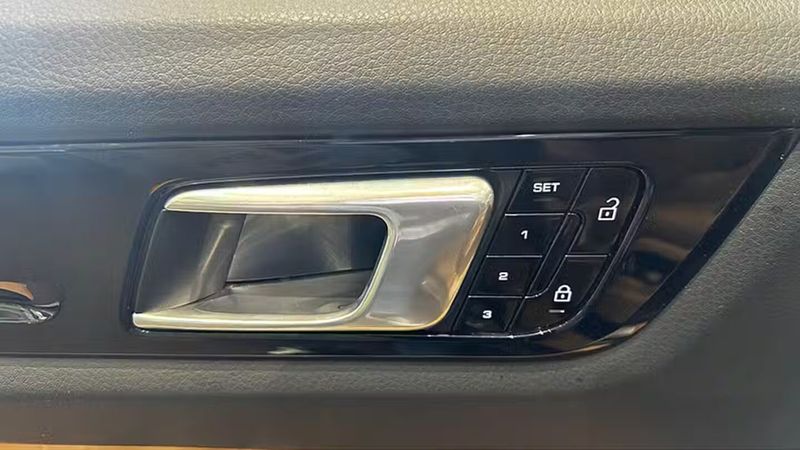 Porsche Cayenne • 2020 • 105,023 km 8