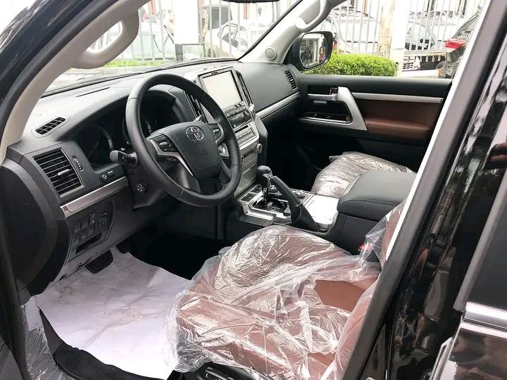 Toyota Land Cruiser • 2020 • 0 km 2