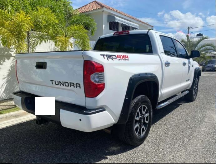 Toyota Tundra • 2016 • 93,000 km 2