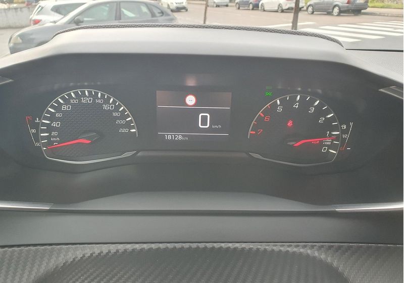 Peugeot 2008 • 2022 • 10,000 km 6