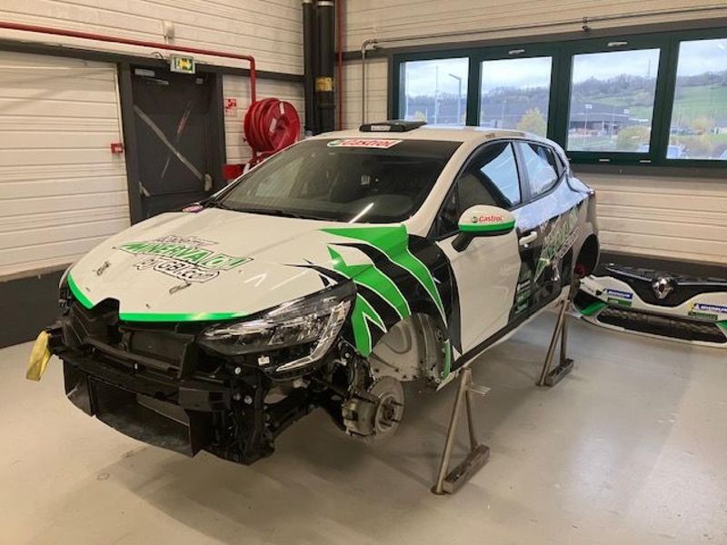 Renault Clio • 2024 • 2,324 km 5