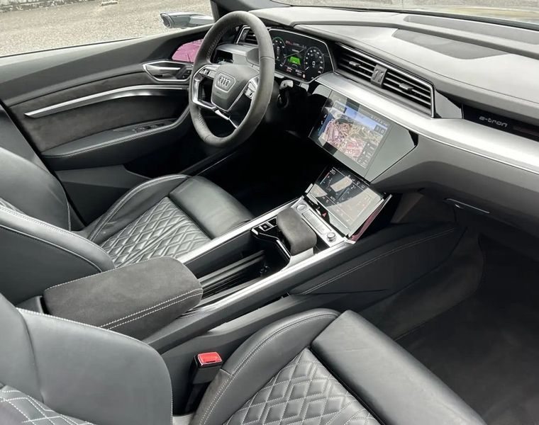 Audi e-tron • 2020 • 102,900 km 9