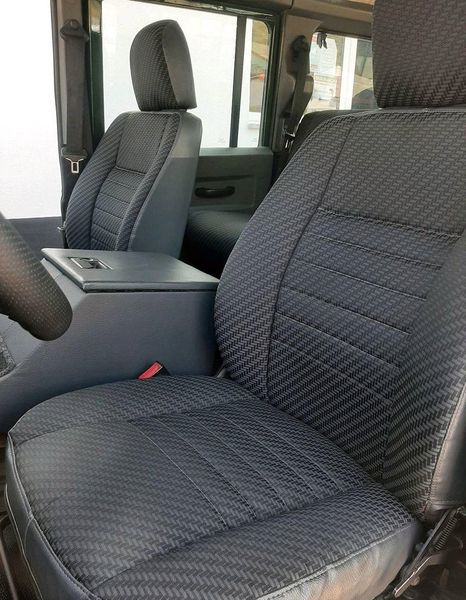 Land Rover Defender • 2000 • 299,999 km 6