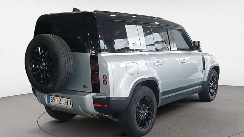 Land Rover Defender • 2020 • 20,000 km 2