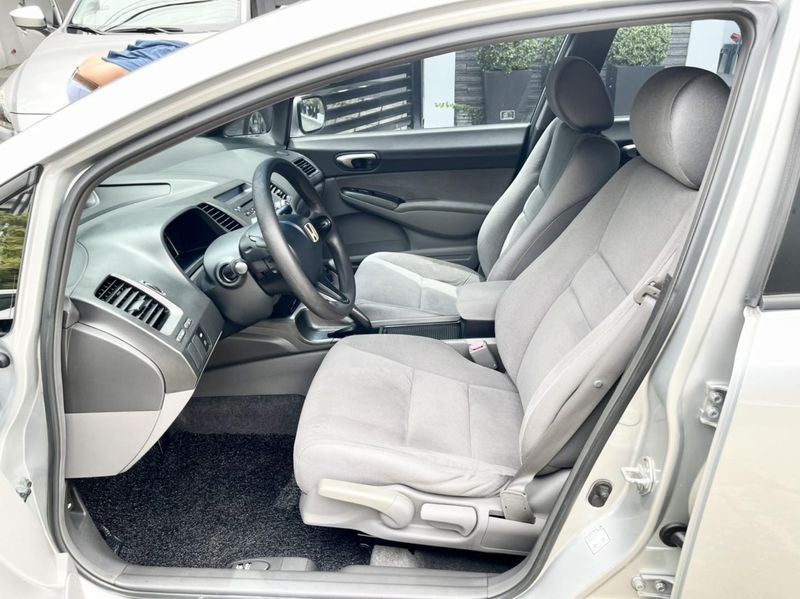 Honda Civic • 2006 • 115,000 km 3