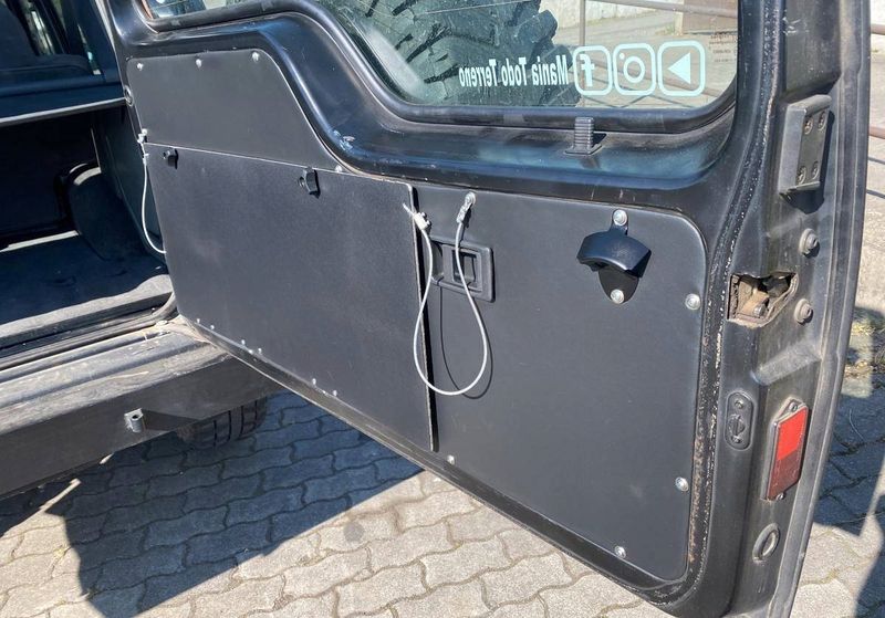 Land Rover Discovery • 1995 • 180,000 km 6