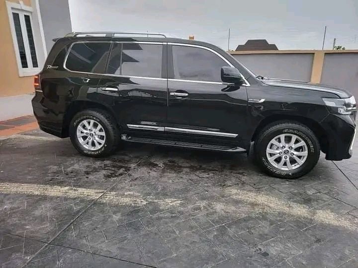 Toyota Land Cruiser • 2021 • 50,000 km 1