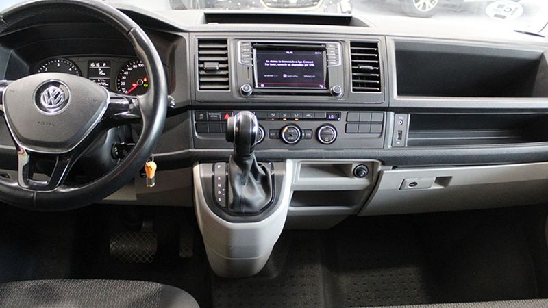 Volkswagen Caravelle • 2020 • 44,750 km 10