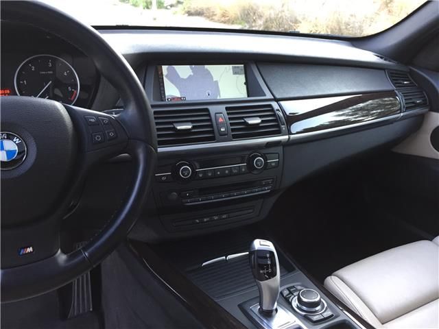 BMW X5 • 2010 • 212,000 km 7