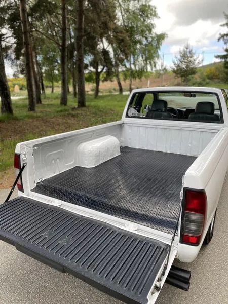 Nissan Pickup • 1999 • 291,000 km 6
