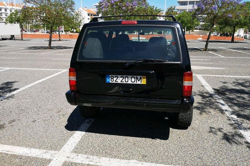 Jeep Cherokee • 1999 • 249,999 km 2