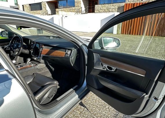 Volvo V90 • 2016 • 119,000 km 21
