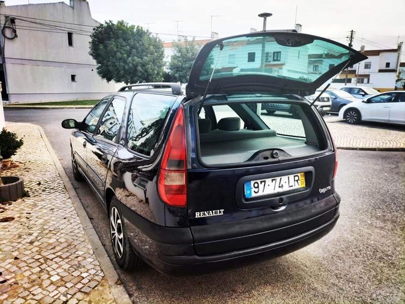 Renault Laguna • 1998 • 256,000 km 3
