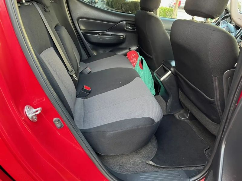 Mitsubishi L200 Pick up • 2020 • 150,711 km 6