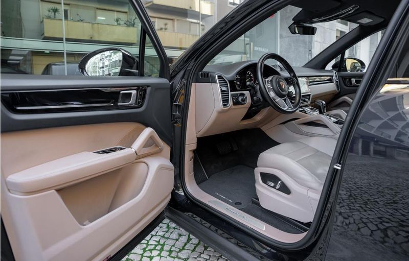 Porsche Cayenne • 2019 • 60,000 km 2