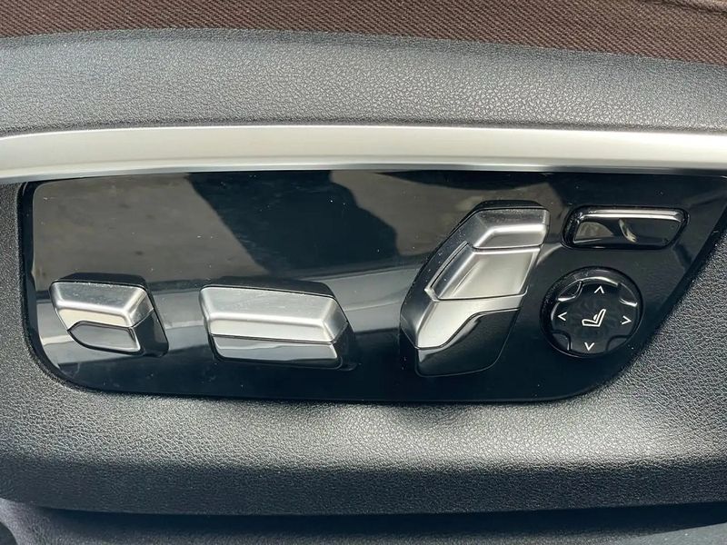 BMW 7 Series • 2017 • 137,000 km 14