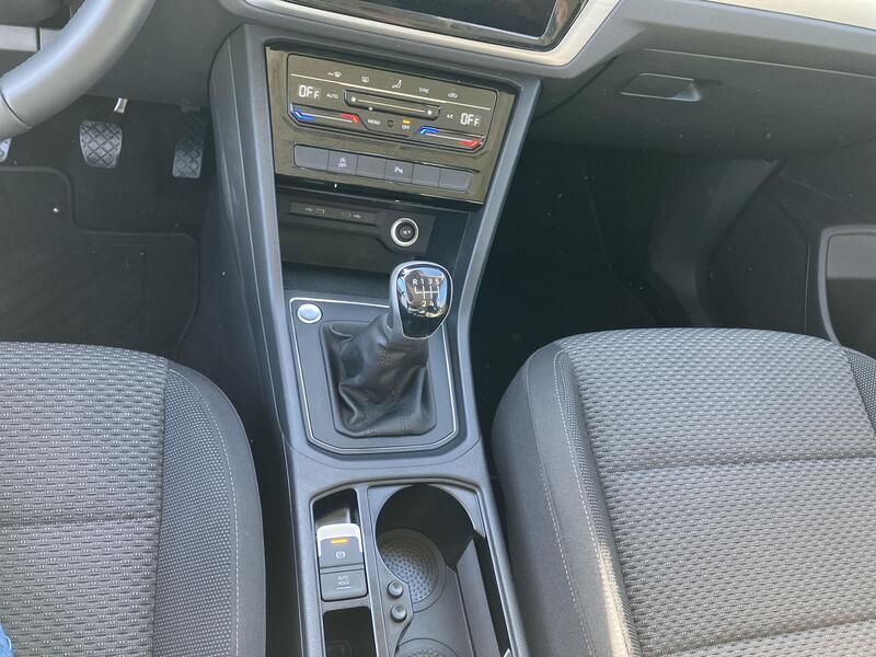 Volkswagen Touran • 2023 • 24,155 km 11