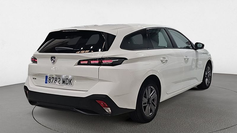 Peugeot 308 • 2023 • 49,426 km 3