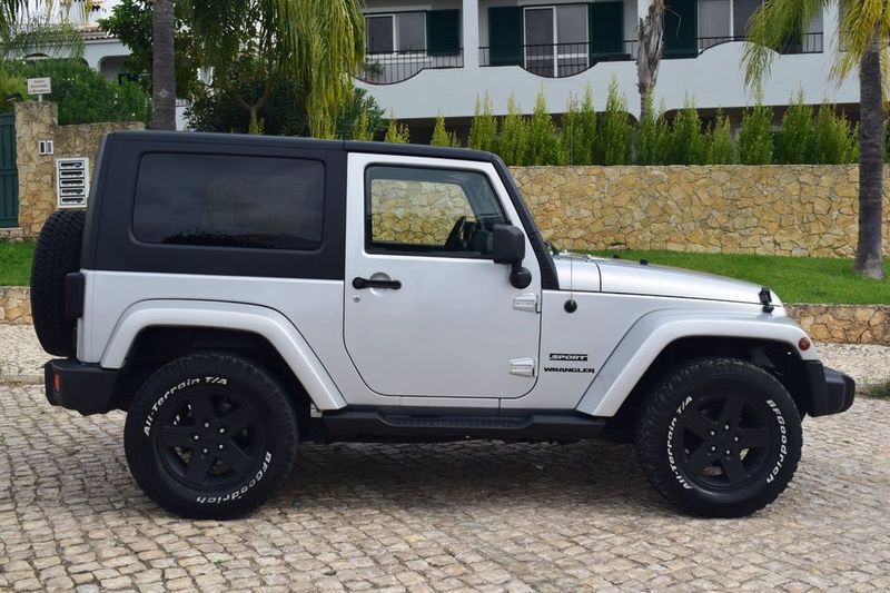 Jeep Wrangler • 2010 • 98,000 km 3