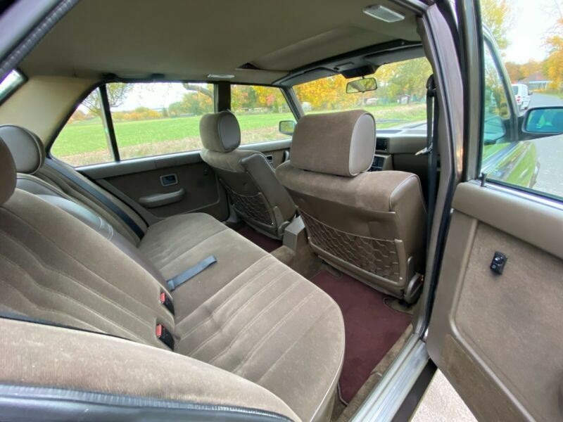 BMW 5 Series • 1986 • 116,470 km 11