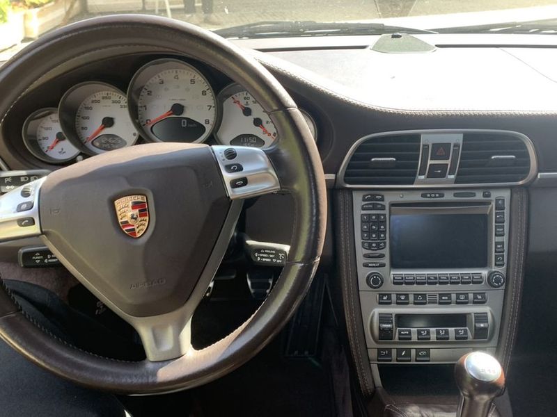 Porsche 911 • 2005 • 130,000 km 4