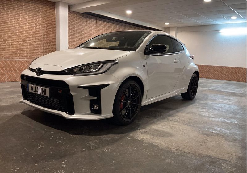 Toyota Yaris • 2012 • 4,999 km 3