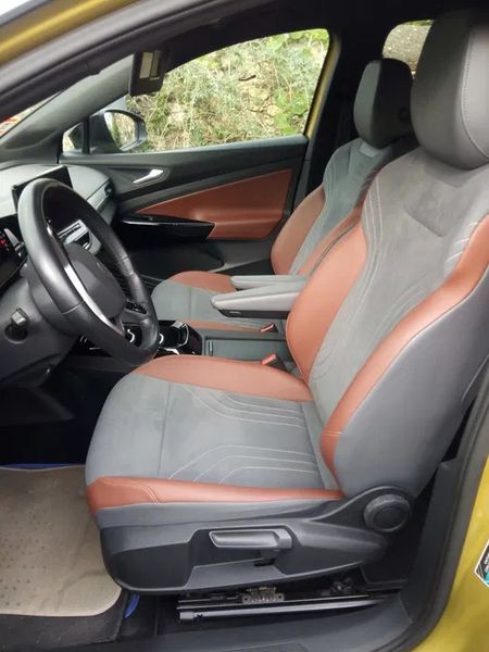 Volkswagen e-Golf • 2021 • 60,000 km 4